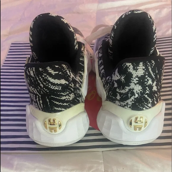 Adidas Harden Vol. 4 Cookies & Cream size 11.5